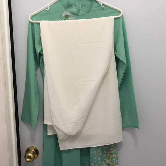 Vietnamese ao dài - Picture 3 of 3